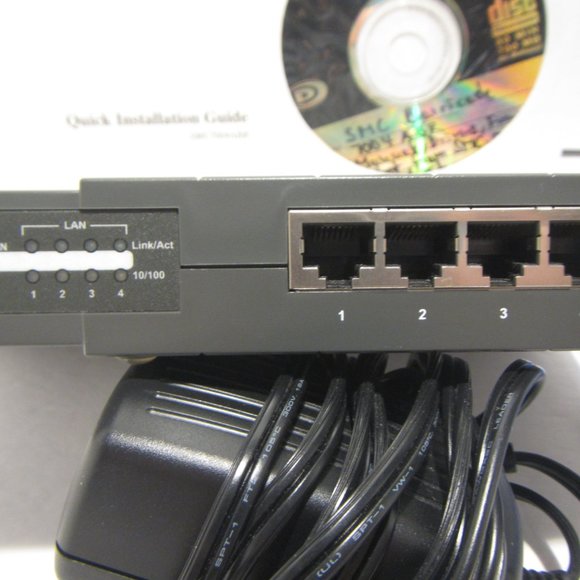SMC Barricade SMC7004ABR 4 Port 10/100 Mbps Broadband Router - Picture 6 of 7
